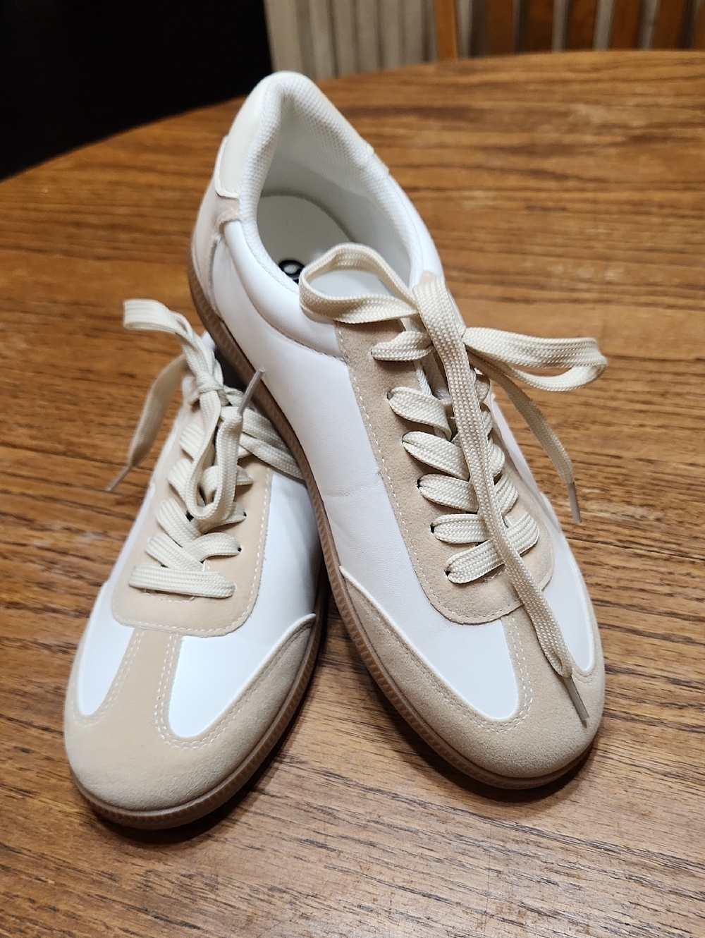 NEW Outwoods Boutique Sneakers Size 7